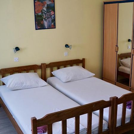 Apartments Niksa Kastelan Omiš Exterior foto